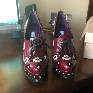 Made in Italy Beautiful pair of Prada Shoes